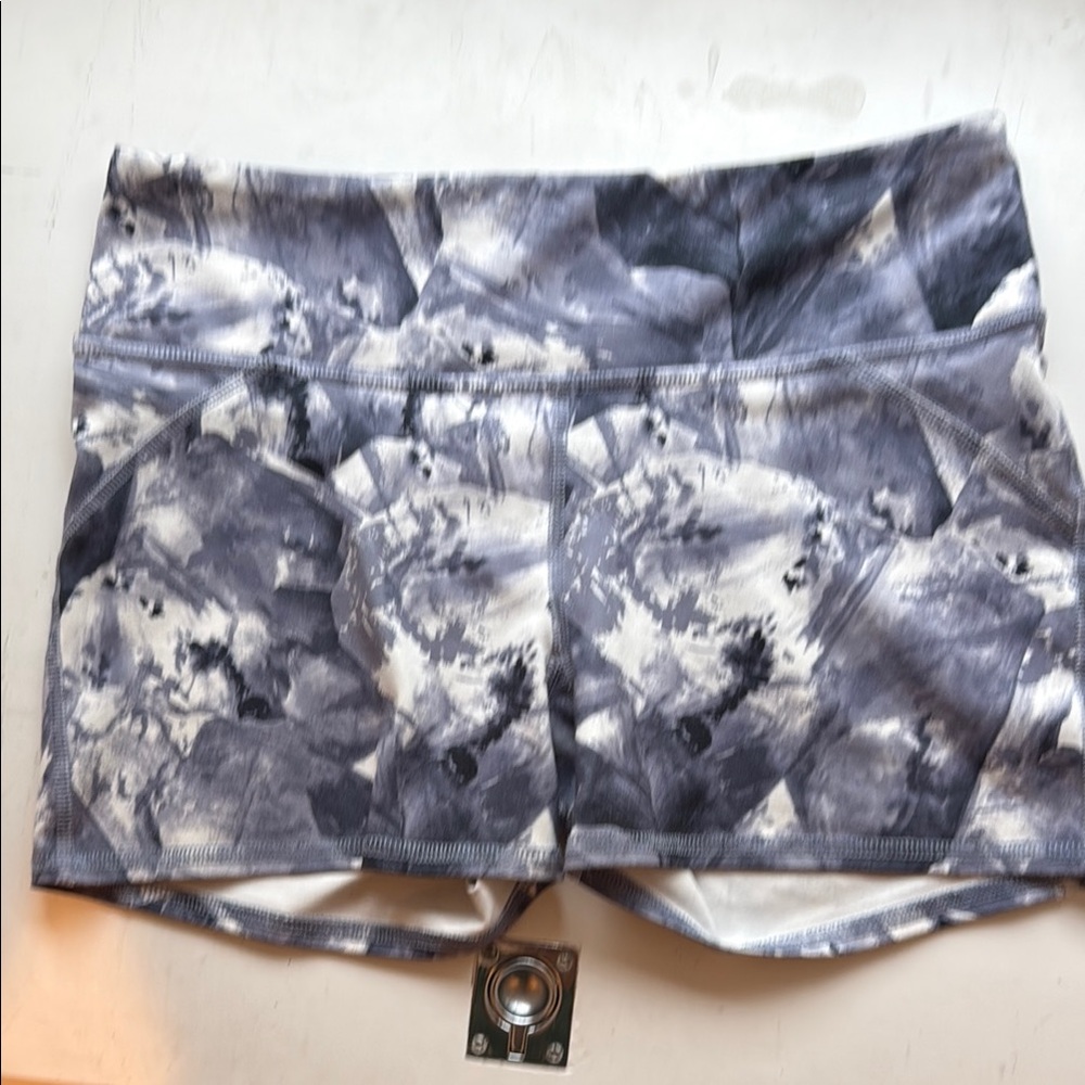 Fabletics Size Small Women's Gray Patterned Shorts - image 1